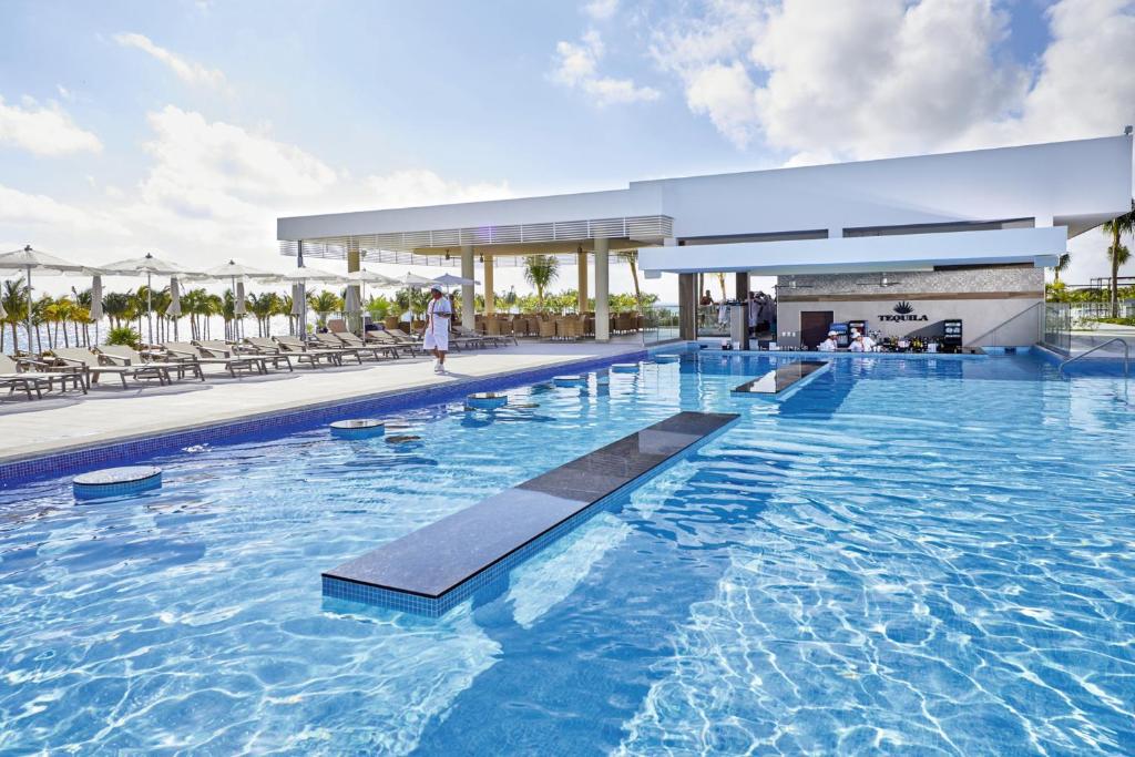 Riu Palace Costa Mujeres - All Inclusive photo 2