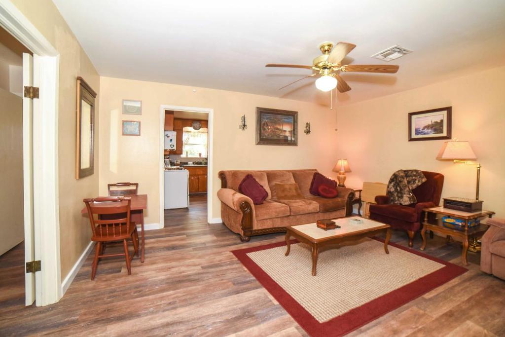 Fredericksburg Home - 8 Blocks to Main St and Wineries photo 3