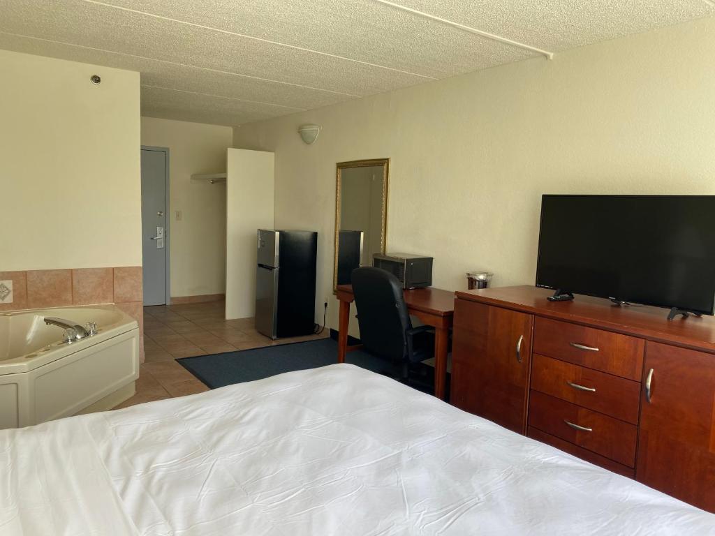 Miami Gardens Inn & Suites - Tap to explore photos