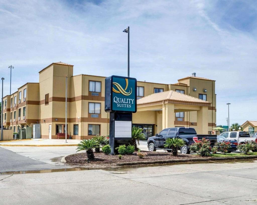 Quality Suites Baton Rouge East - Denham Springs image
