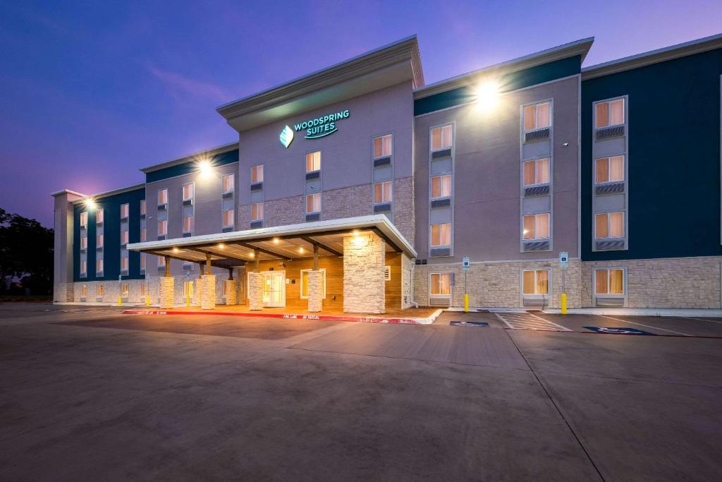 WoodSpring Suites Dallas Plano Central Legacy Drive photo 4