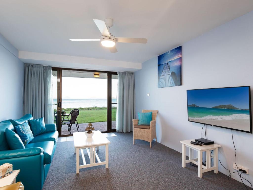 Harbourside 4 ground floor on the waterfront photo 2