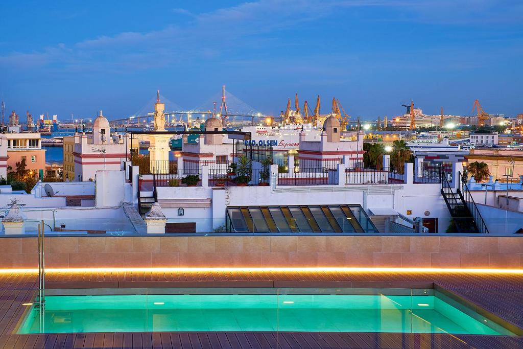 Tandem Torres De Cádiz Suites - Tap to explore photos