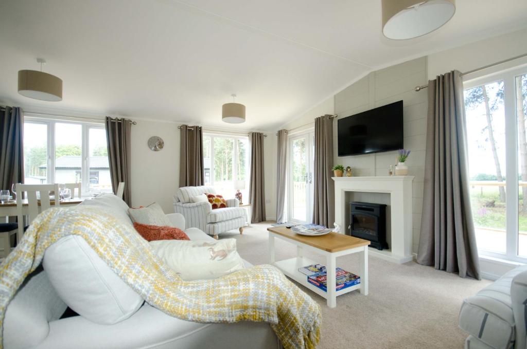 Hollicarrs - Woodland Lodge photo 2
