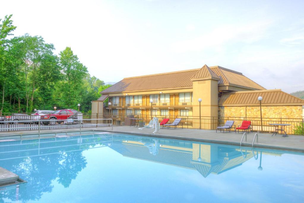 Clarion Pointe Downtown Gatlinburg photo 1