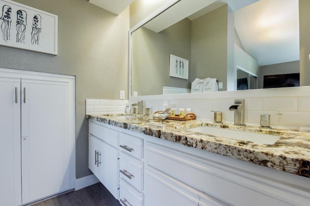 Snowcreek # 888 - Phase V photo 3