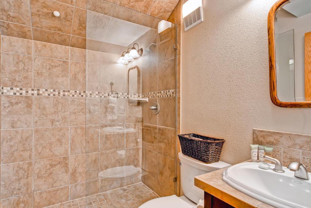 Ridgepoint Townhomes by East West Hospitality photo 2