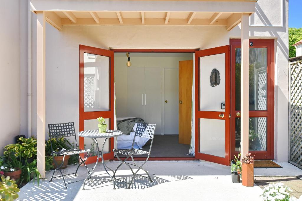 Tumeke Akaroa - Apartment - Christchurch Holiday Homes photo 1