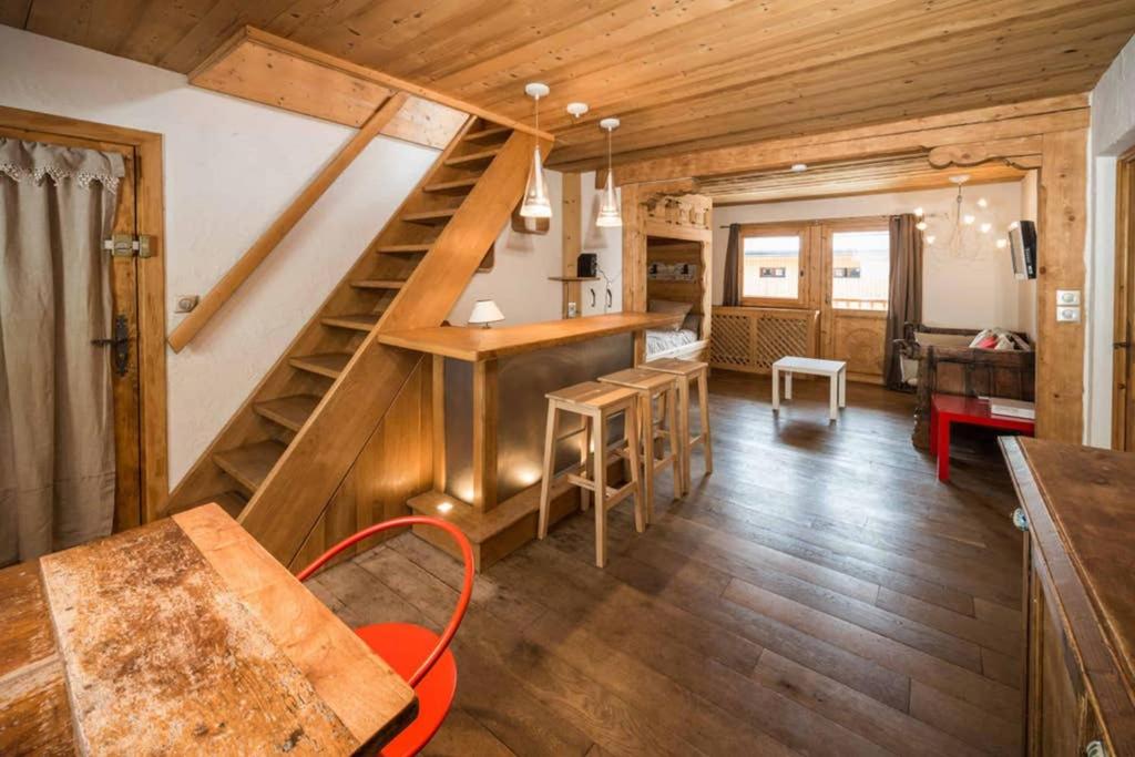 Les Gentianes Appartement 5 personnes à 50 mètres des pistes Meribel 3 vallées photo 1
