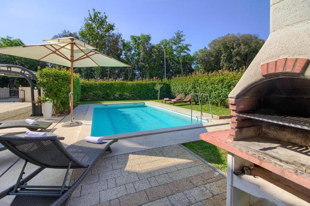 Luxury villa Banjole with private pool 200m from the beach photo 3