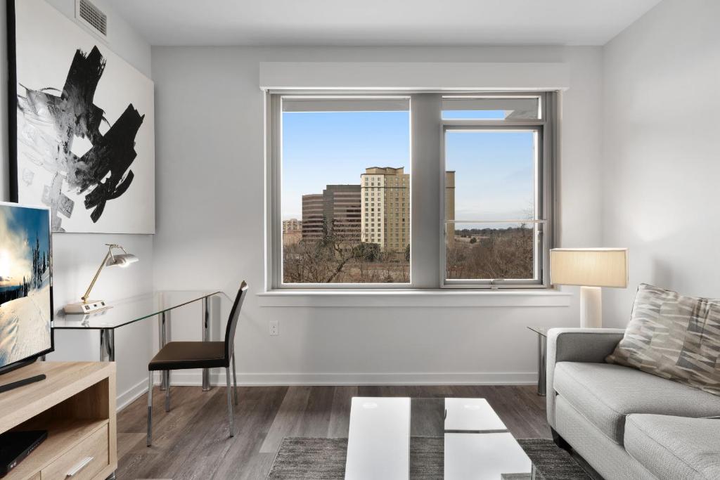 Global Luxury Suites Crystal City photo 2