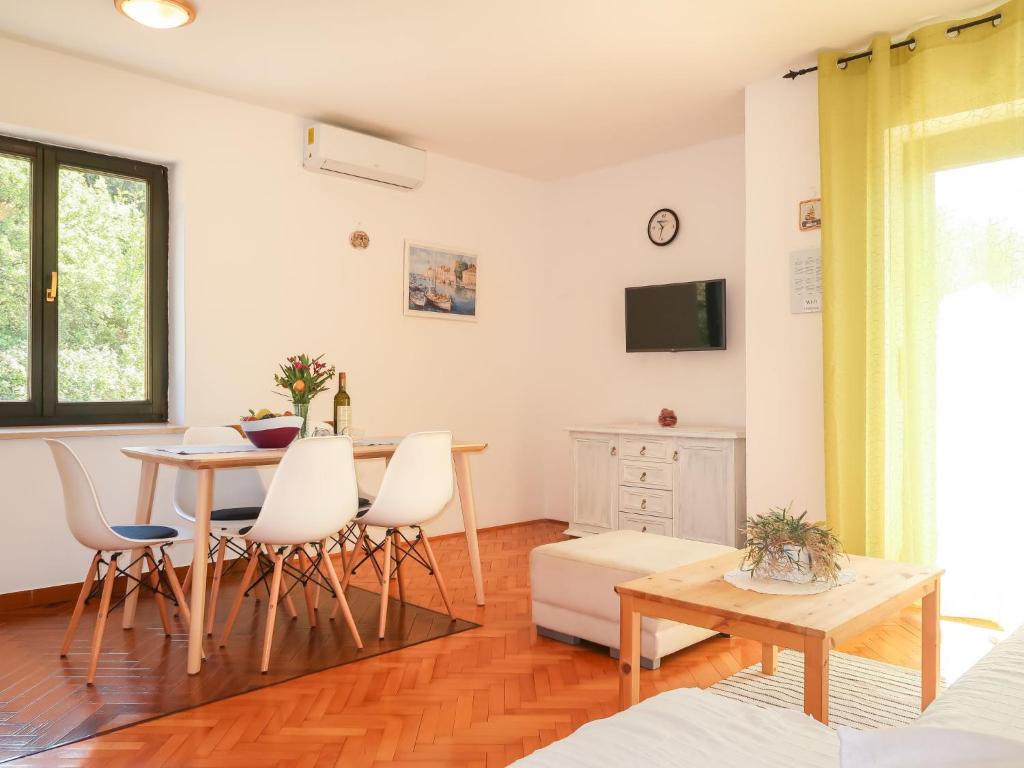 Apartment Novak - SNJ216 by Interhome photo 2