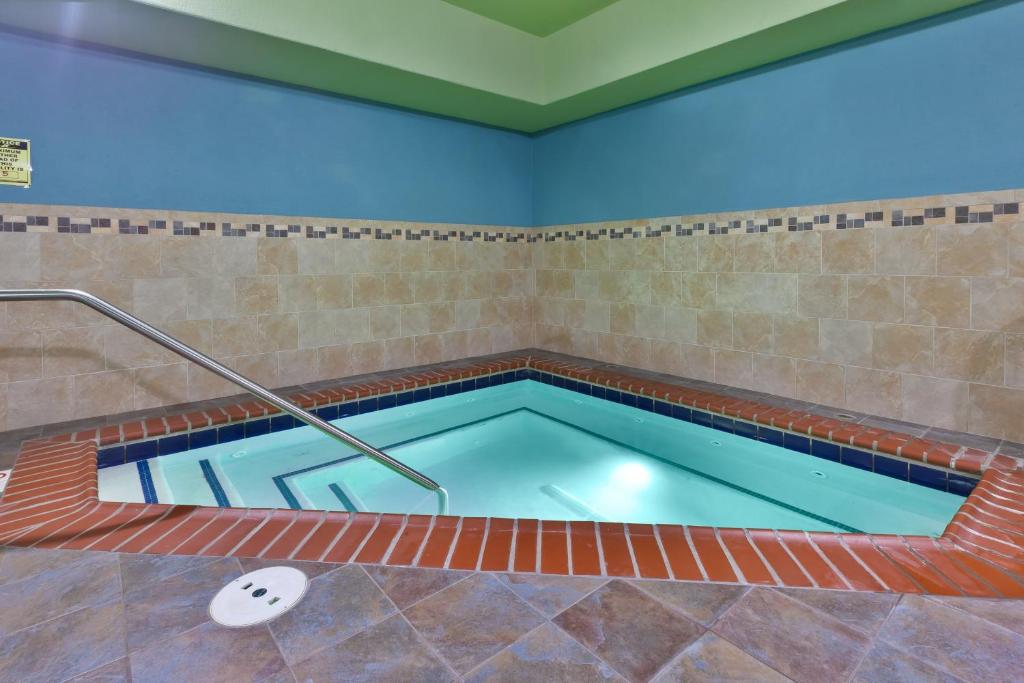 Holiday Inn Express And Suites Effingham, an IHG Hotel image