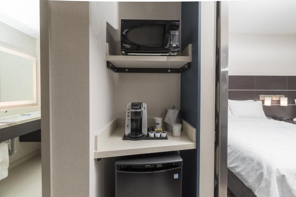 Holiday Inn Express & Suites - Saskatoon East - University, an IHG Hotel photo 2