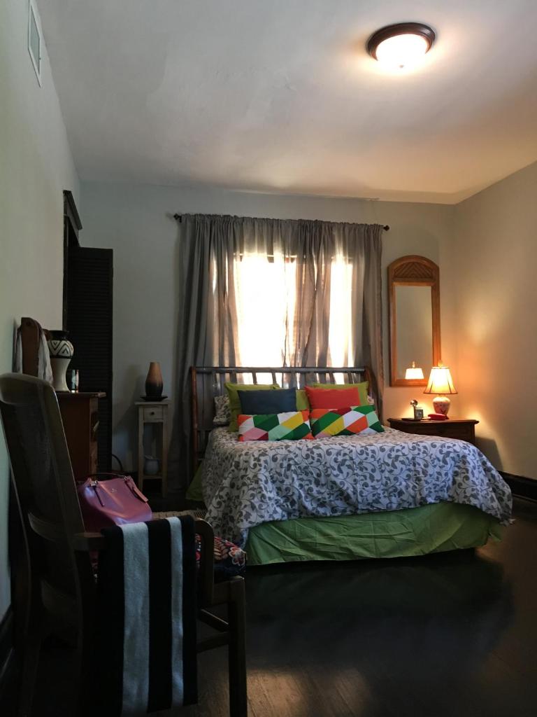 Private room in the Heart of Little Havana image