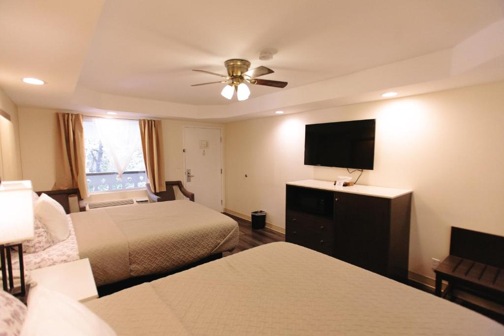 Riverbend Motel & Cabins photo 3