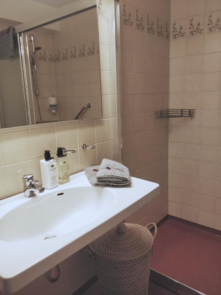 Highway Hotel photo 3