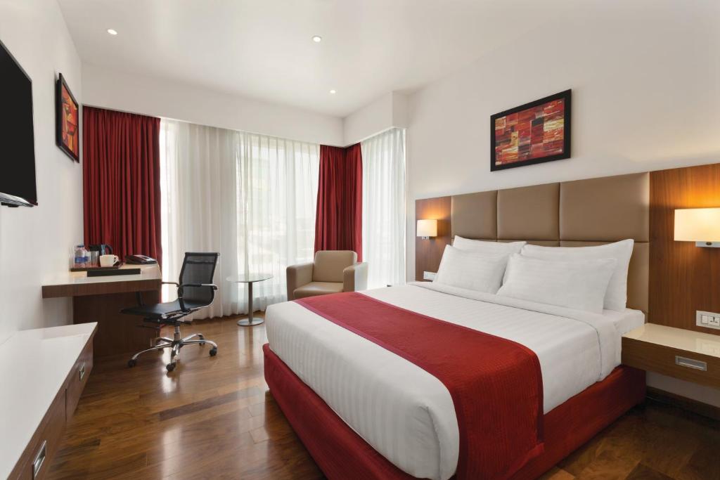 Двухместный (Номер Делюкс с кроватью размера «queen-size»), Ramada Encore Domlur Bangalore