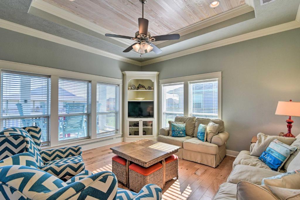 Updated Bolivar Peninsula Retreat Deck and Fire Pit photo 3