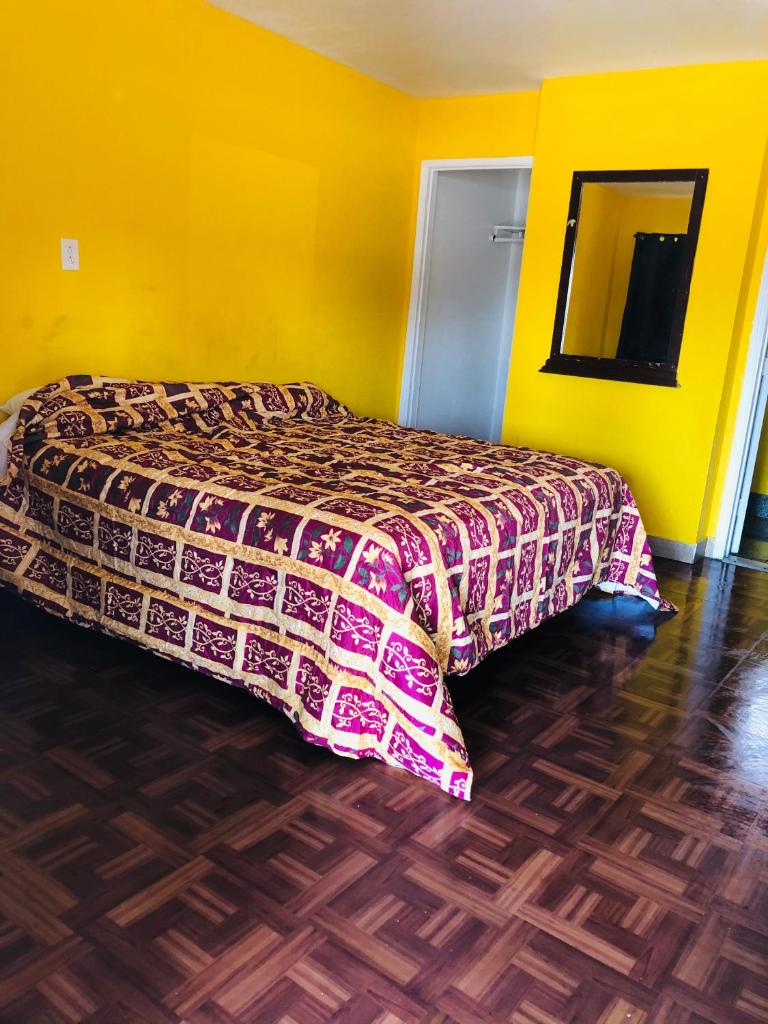 Commodore Motel image