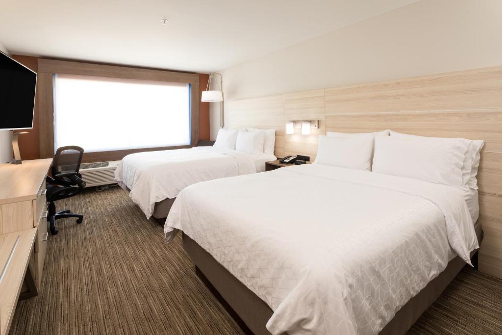 Holiday Inn Express & Suites La Porte, an IHG Hotel photo 3