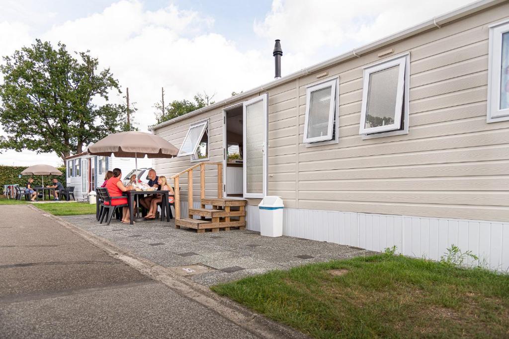 Camping De Binnenvaart Superior Chalet photo 1