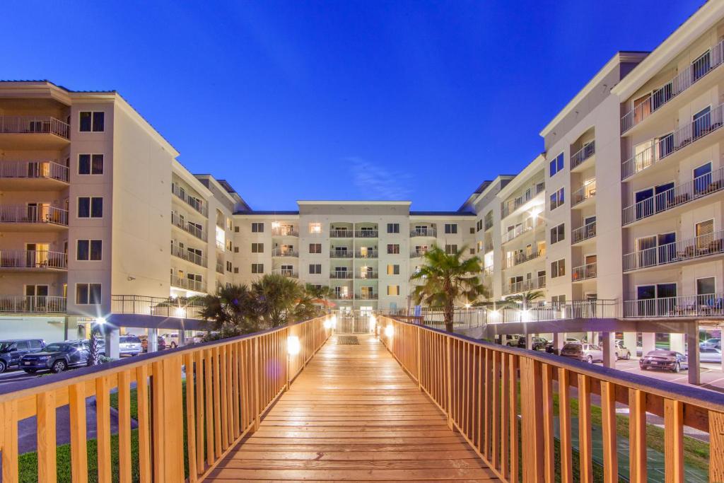 Holiday Inn Club Vacations Galveston Beach Resort, an IHG Hotel image