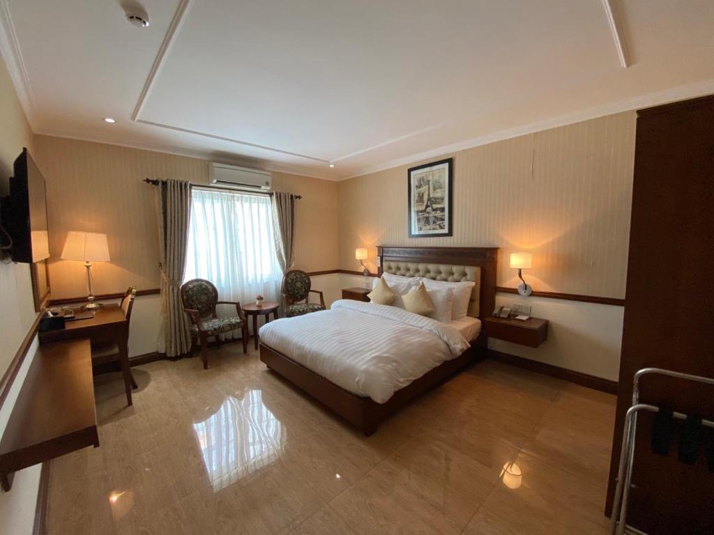 Двухместный (Улучшенный двухместный номер с 1 кроватью), Central Hotel & Residences