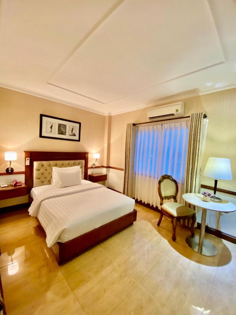Двухместный (Стандартный двухместный номер с 1 кроватью), Central Hotel & Residences