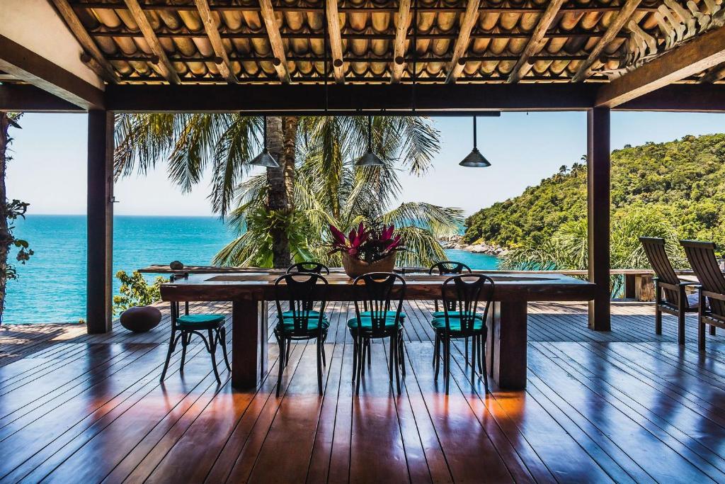 Casa luxuosa com vista para praia em Ilhabela