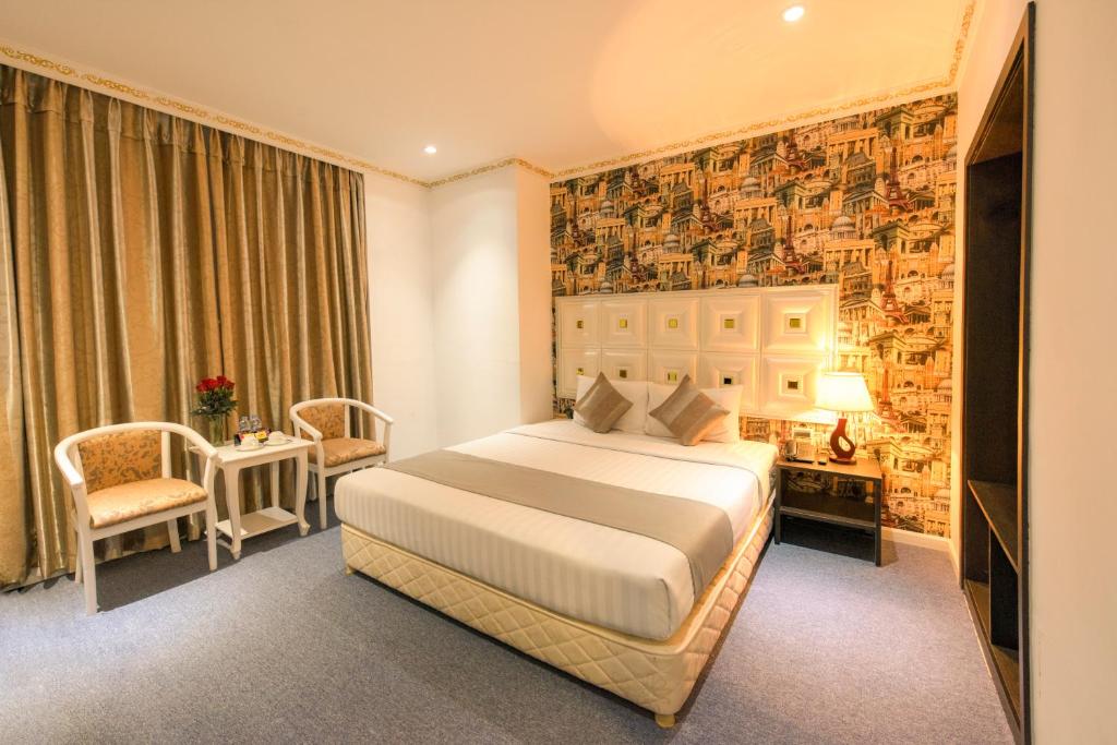 Двухместный (Стандартный номер с кроватью размера «king-size»), Golden Crown Hotel