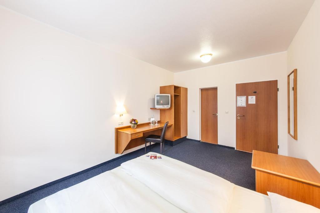 Двухместный (Двухместный номер с основными удобствами и 1 кроватью), Hotel Antares Düsseldorf