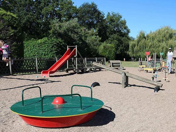 Mobil Home XXL2 4 chambres - Camping Les Bois du Bardelet photo 4