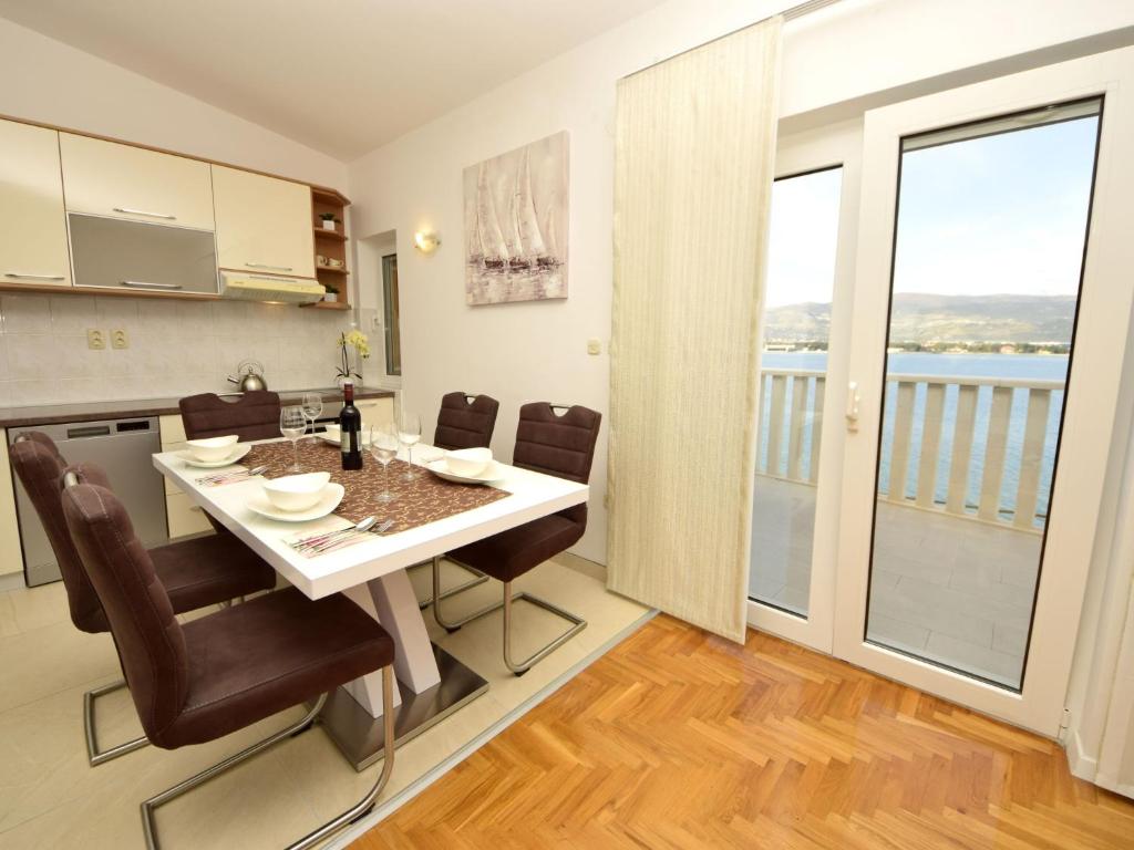 Apartment Mornar-2 by Interhome photo 4