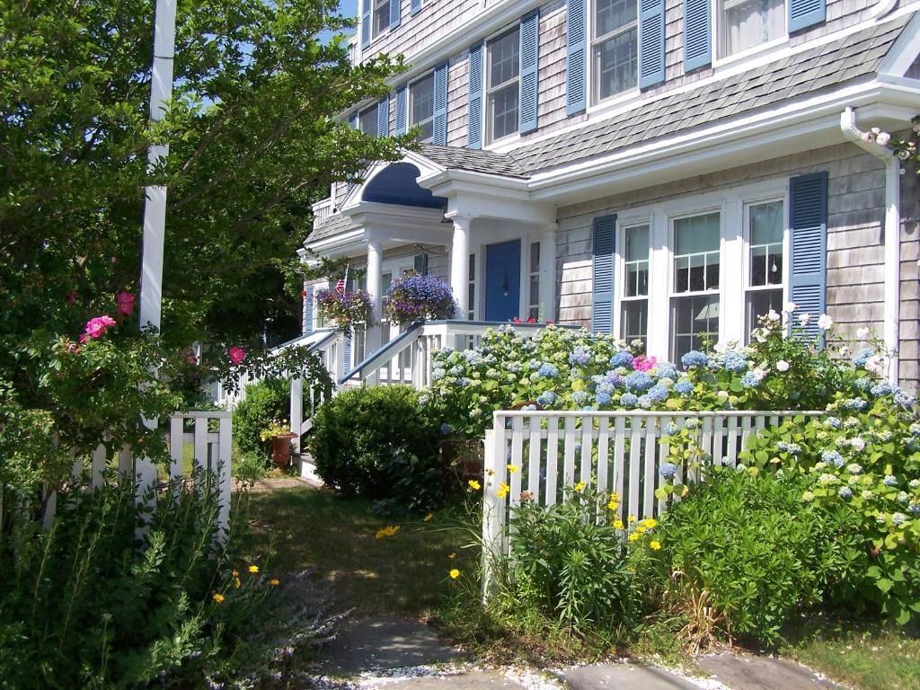 An English Garden Bed & Breakfast image