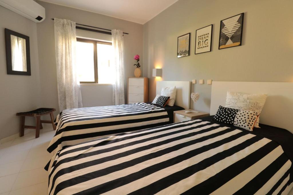 LovelyStay - Cozy 1BR Flat in Alvor with AC and Balcony photo 1