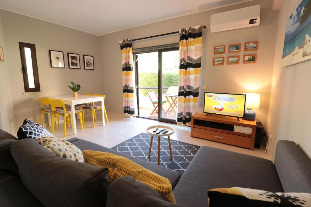 LovelyStay - Cozy 1BR Flat in Alvor with AC and Balcony photo 3