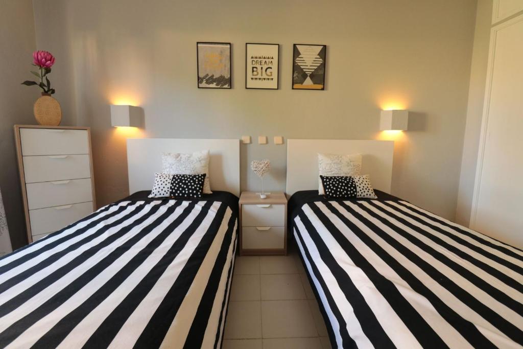 LovelyStay - Cozy 1BR Flat in Alvor with AC and Balcony photo 2