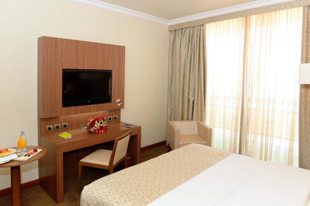 Двухместный (Улучшенный двухместный номер с 1 кроватью), Mercure Grand Hotel