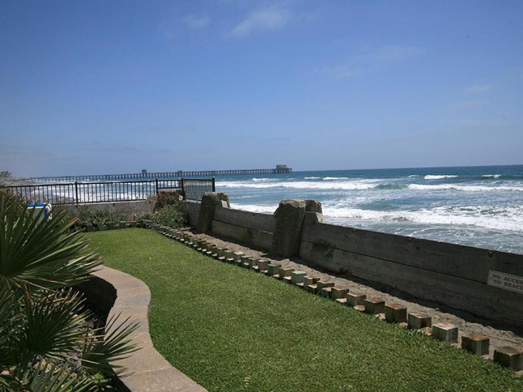 D17 - Beach Retreat image