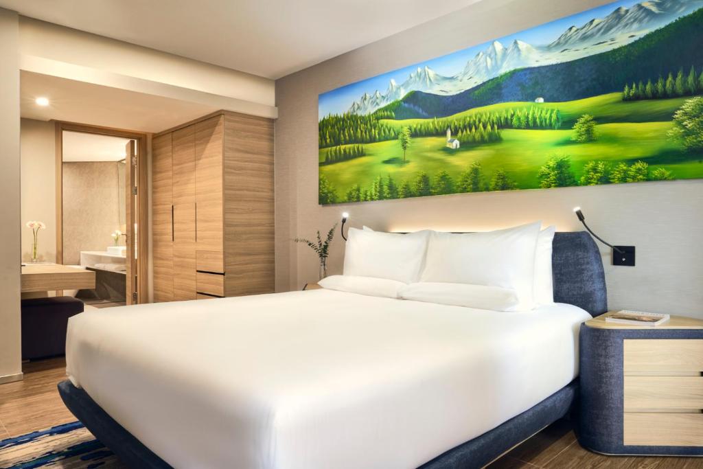 Сьюит (Улучшенный люкс с кроватью размера «king-size»), Novotel Hanoi Thai Ha