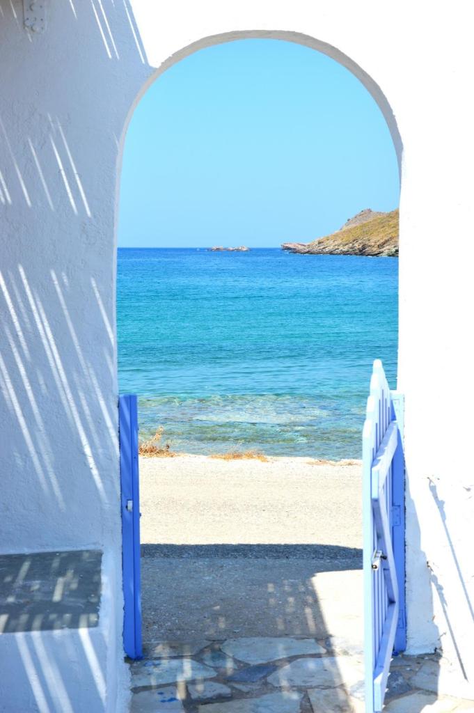 The charming Beach House, ideal for 4 to 5 people photo 1