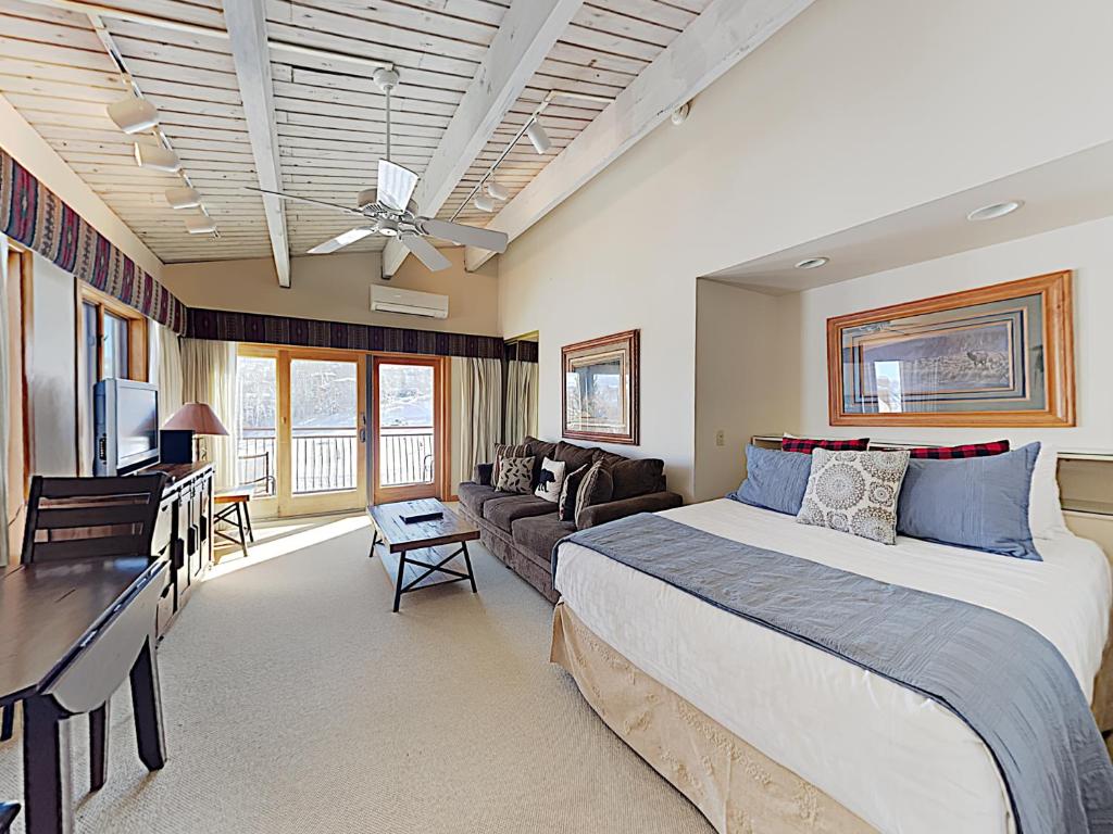 Timberline Condominiums Studio Deluxe Unit 318 image