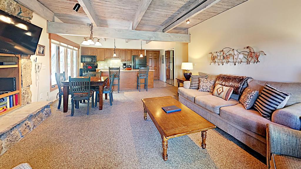Timberline Condominiums 2 Bedroom Deluxe Unit A2A image