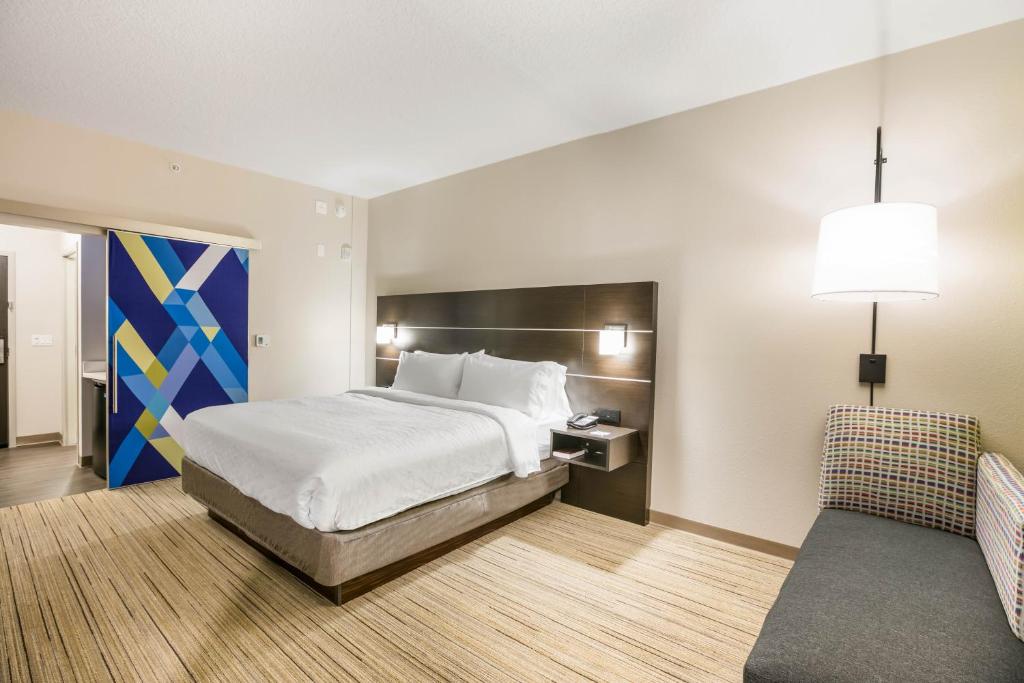 Holiday Inn Express & Suites Jacksonville - Town Center, an IHG Hotel photo 3