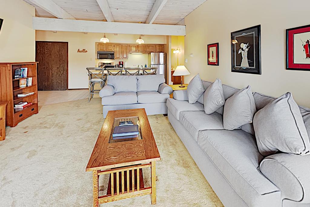 Timberline Condominiums 1 Bedroom Standard Unit B2C image