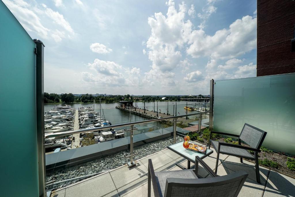 Двухместный (Номер Promenade с 2 кроватями размера «queen-size»), InterContinental - Washington D.C. - The Wharf, an IHG Hotel