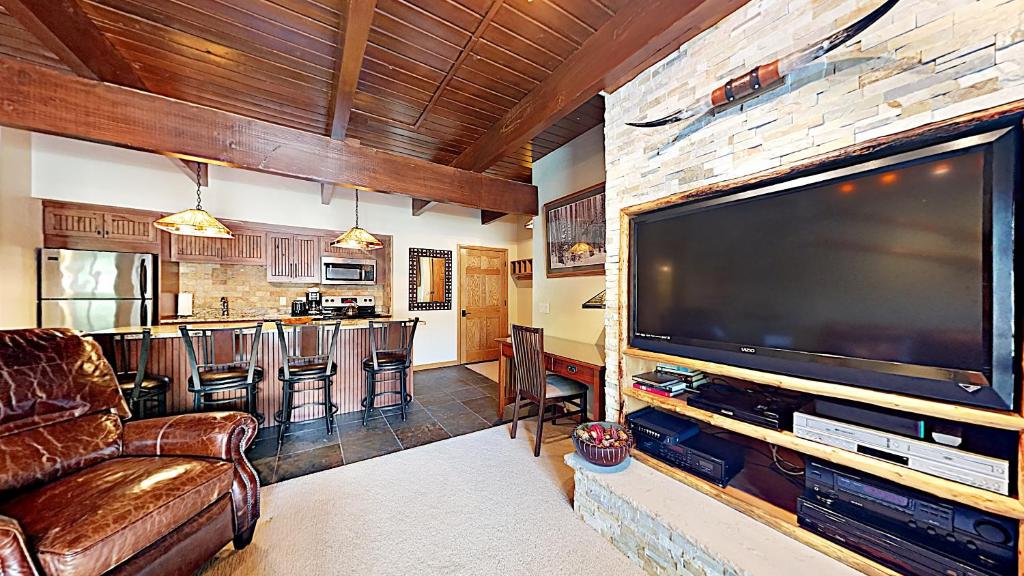 Timberline Condominiums 1 Bedroom Deluxe Unit C1B image