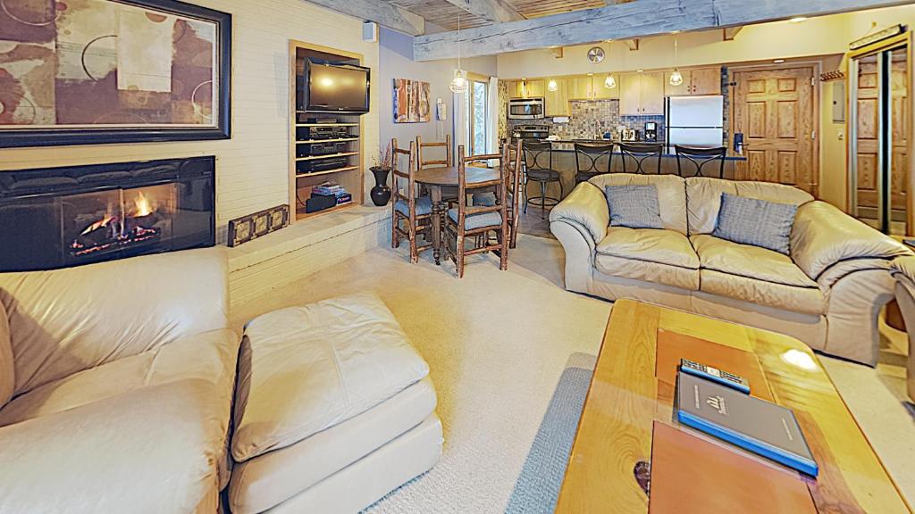 Timberline Condominiums 2 Bedroom Deluxe Unit C2E image