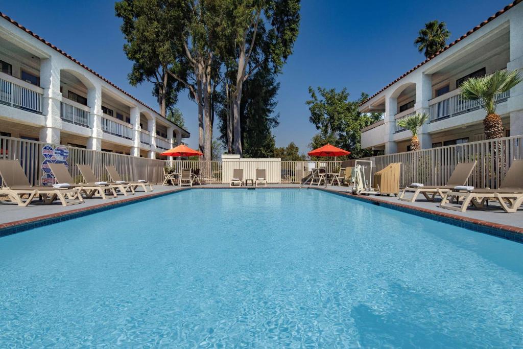 Motel 6 Thousand Oaks, CA image
